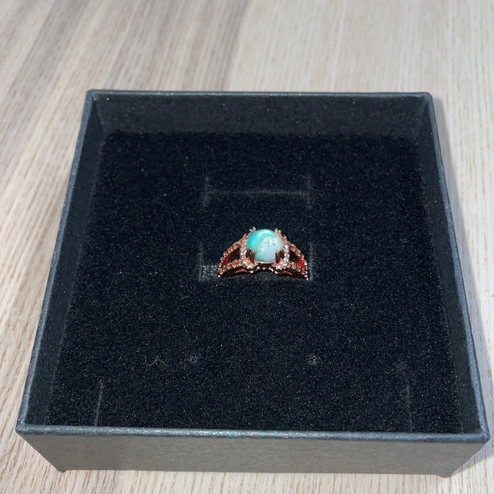 NWOT Kay Jewelers Ring size 6